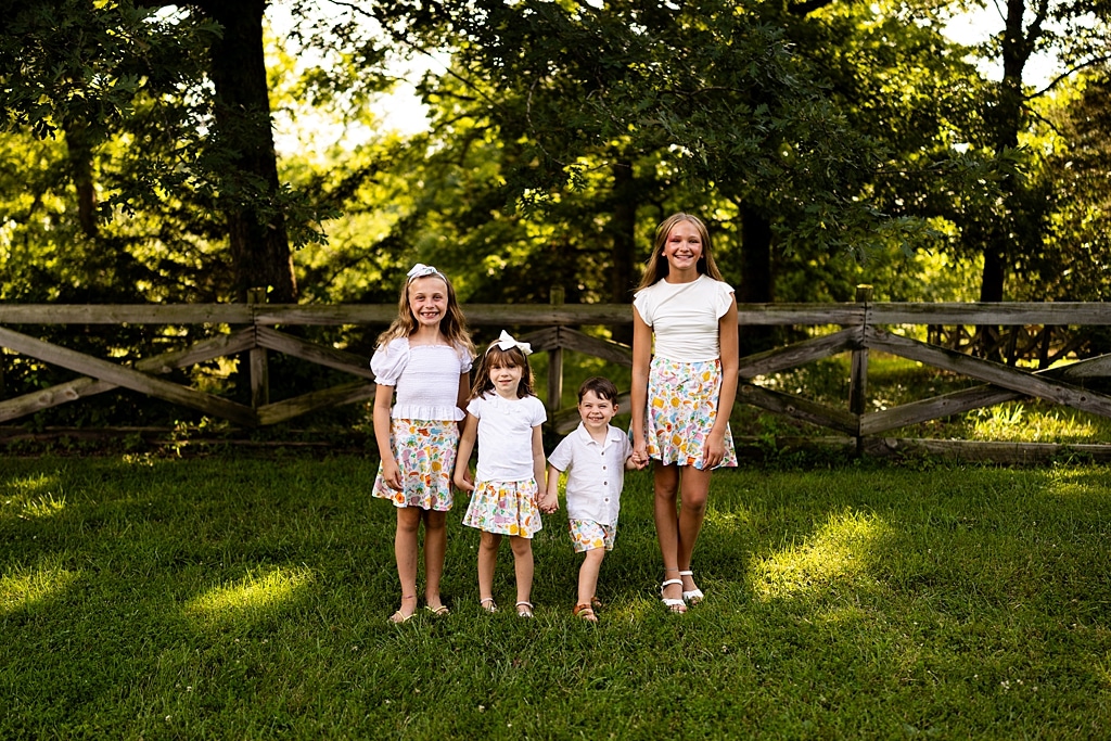 Cousins laughing together at Mamoo Cousin Camp summer photos | Kids posing in the same yard spot during Mamoo Cousin Camp | Missouri Photographer Missouri Family Photographer Missouri outdoor photographer